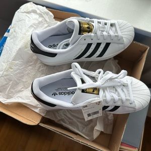 Adidas Superstar W / size 6 / white and black OG